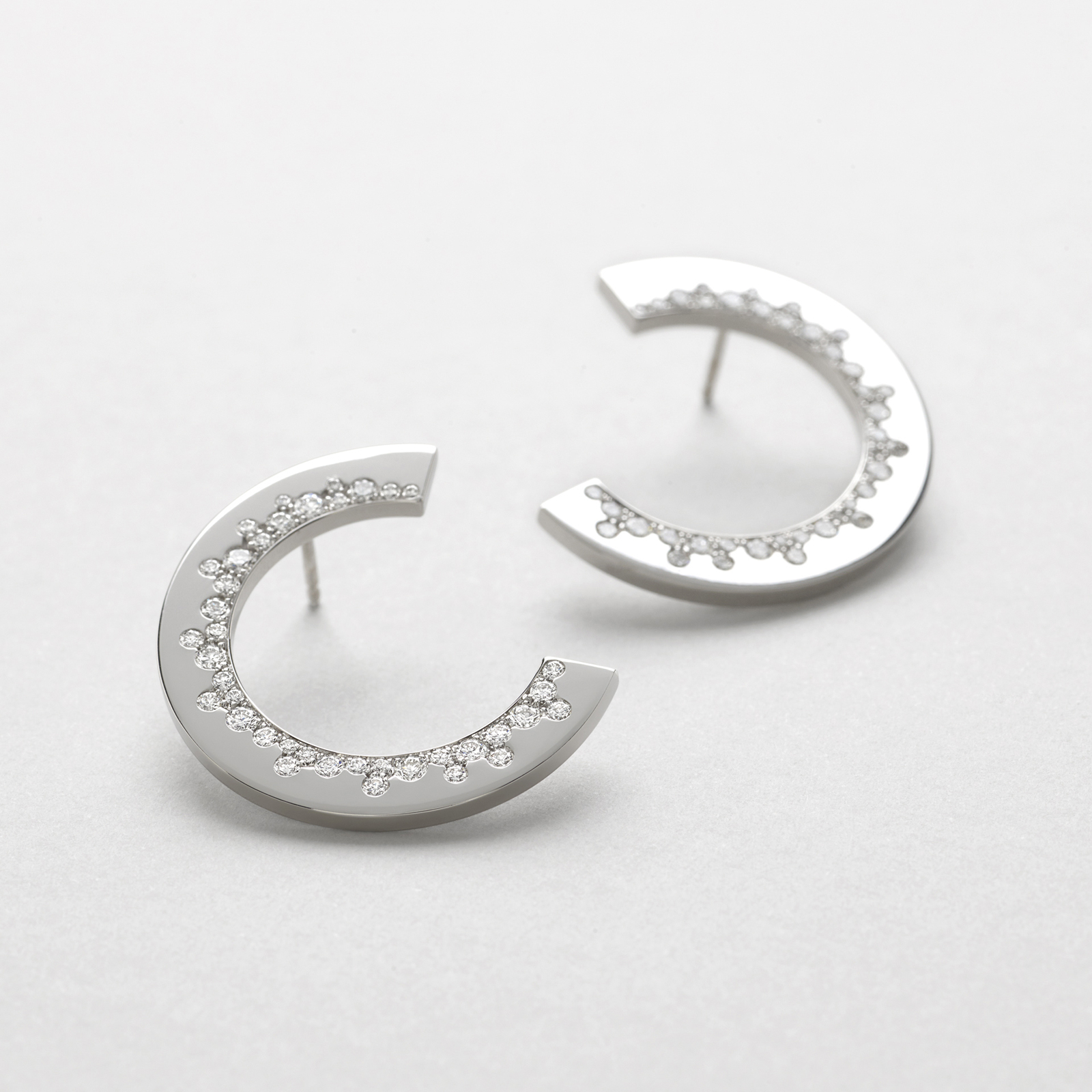 white gold and diamonds earrings