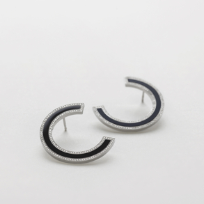 orecchini in oro bianco, onice e diamanti