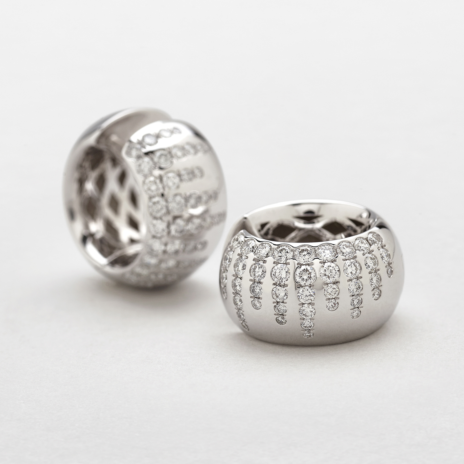 white gold and diamonds earrings