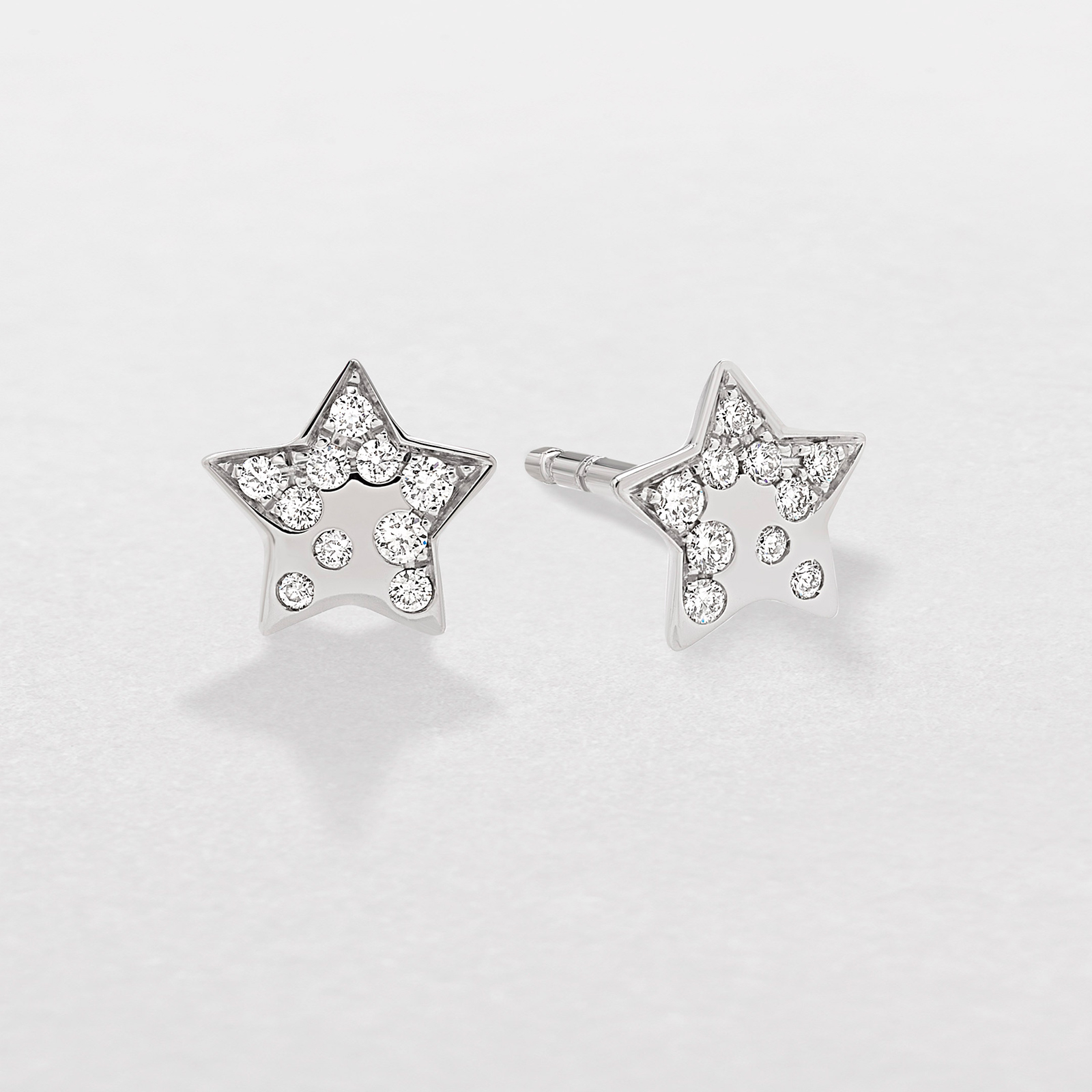 white gold and diamonds earrings