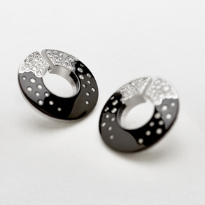 white gold and diamonds earrings