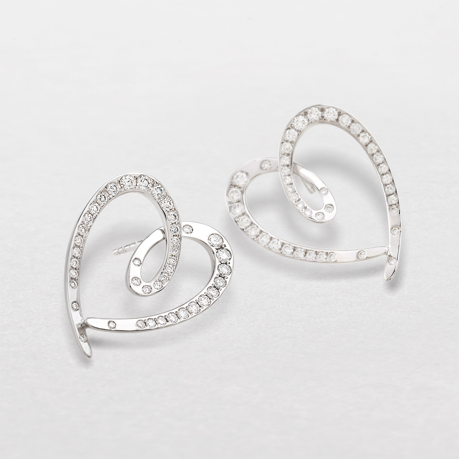 white gold and diamonds earrings