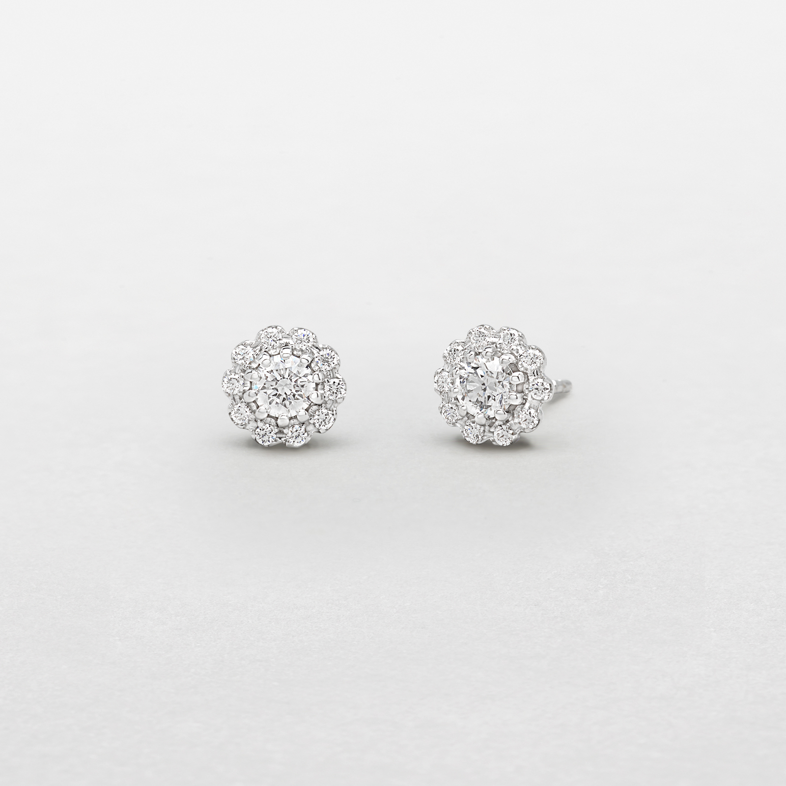 orecchini in oro bianco e diamanti