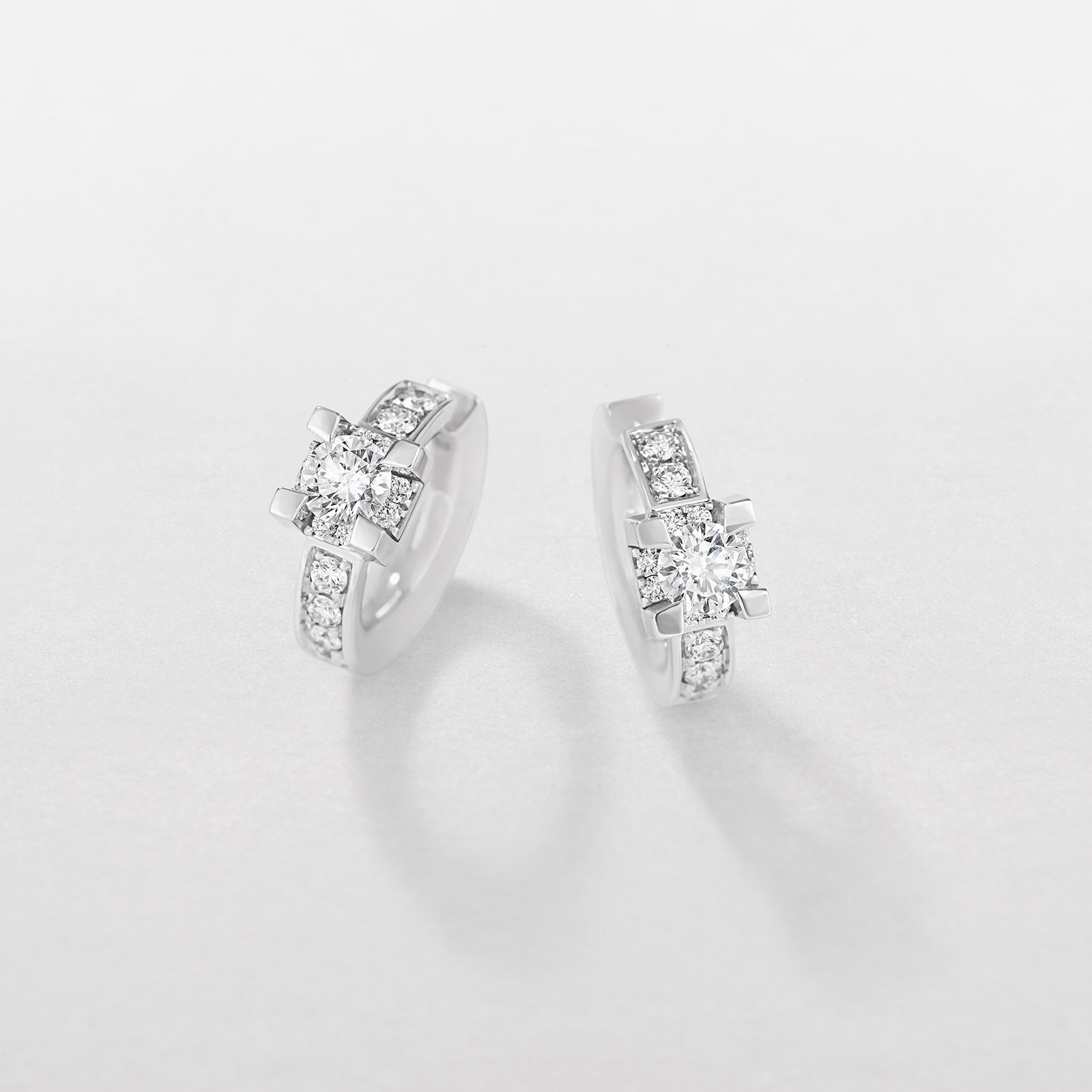 white gold and diamonds earrings