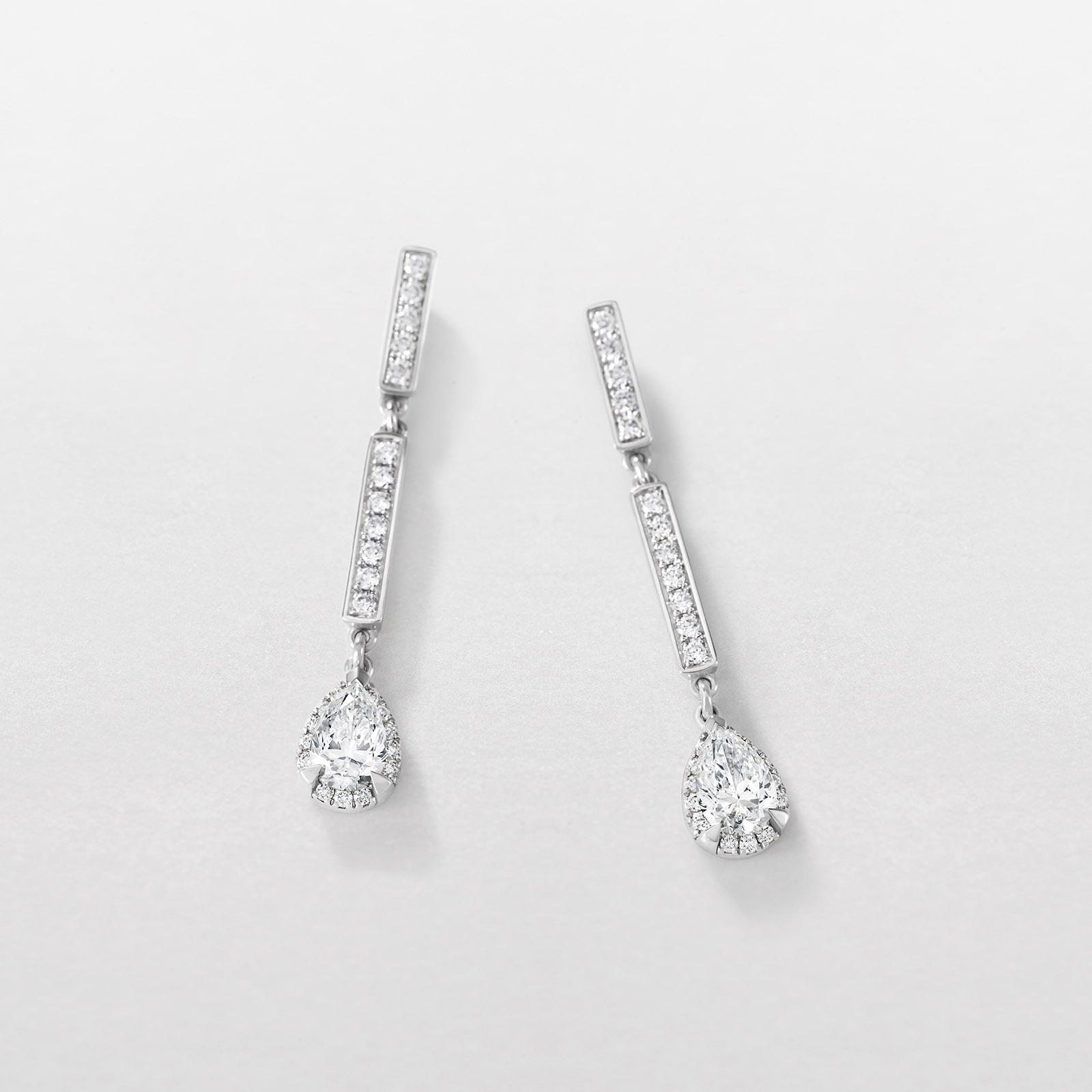 white gold and diamonds earrings