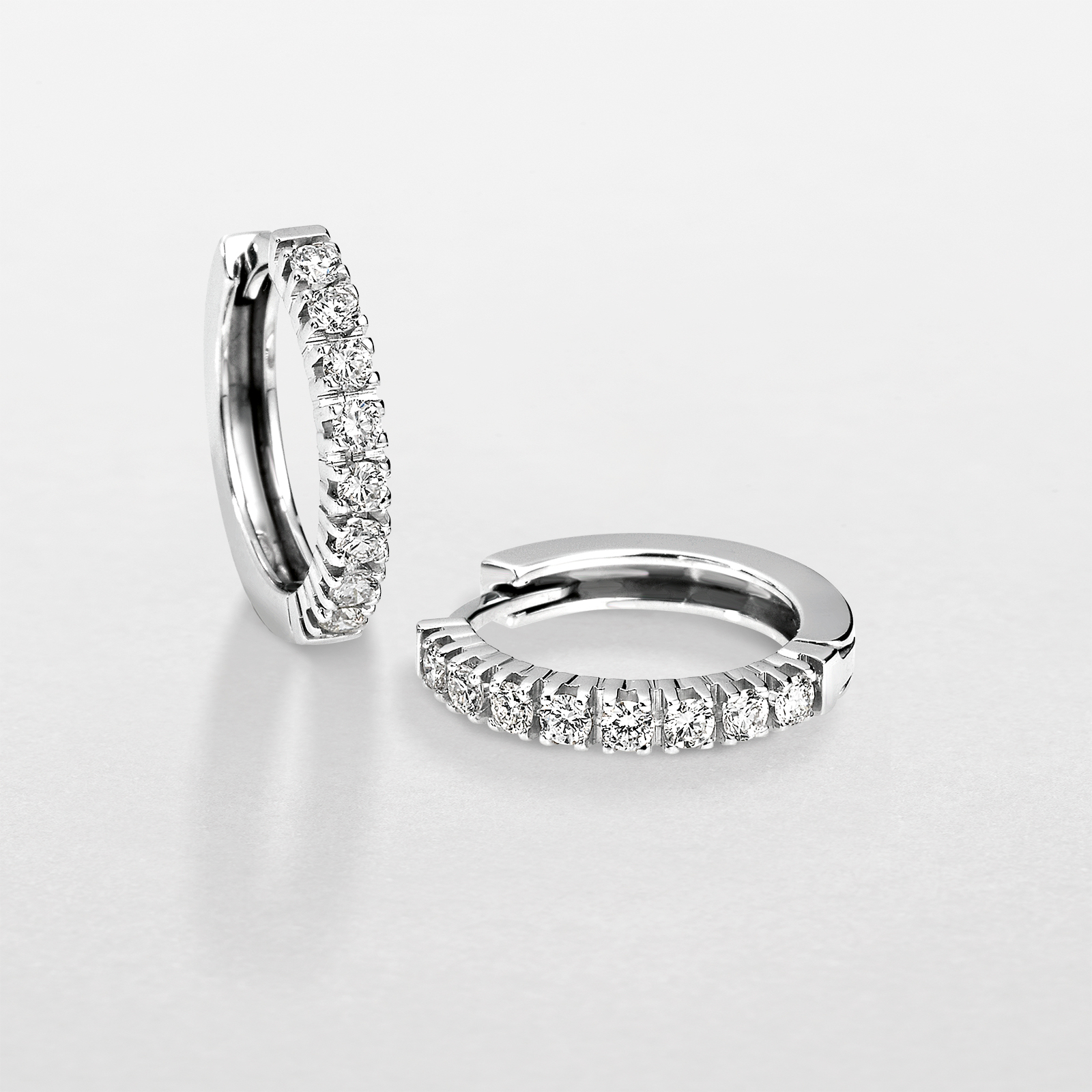 white gold and diamonds earrings