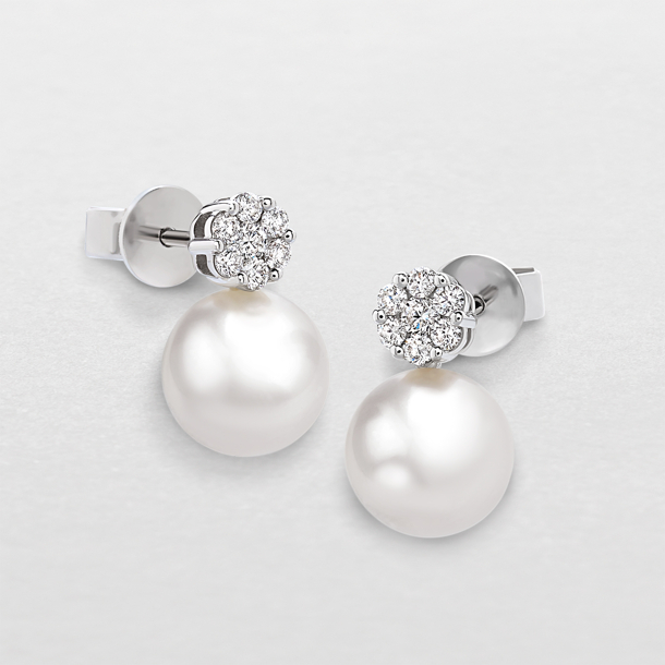 orecchini in oro bianco, diamanti e perle