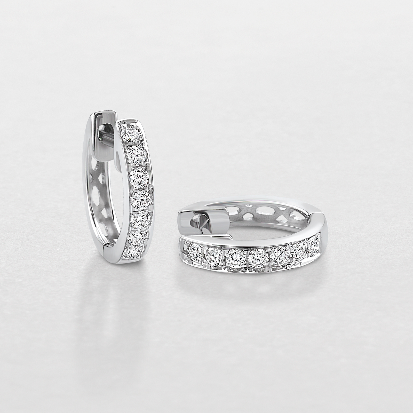 white gold and diamonds earrings
