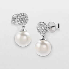 orecchini in oro bianco, diamanti e perle