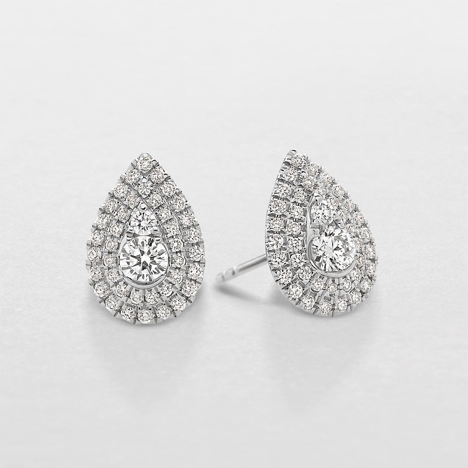 white gold and diamonds earrings