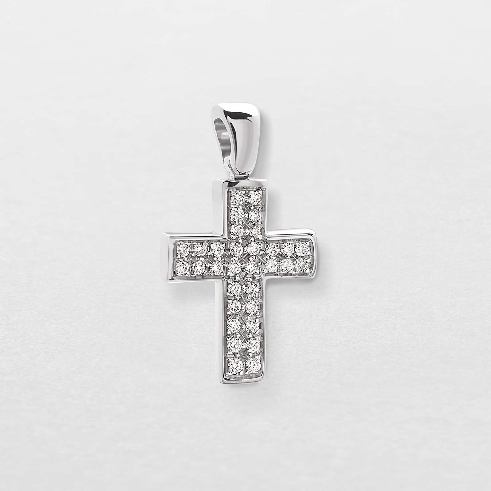 white gold and diamonds pendant