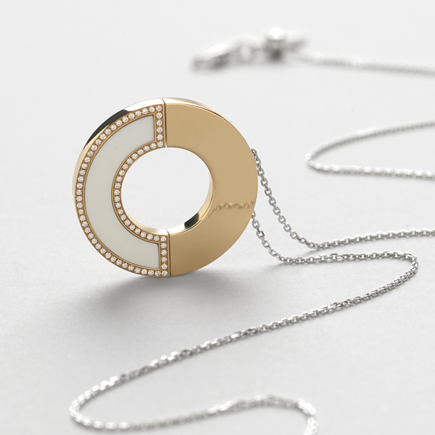 girocollo in oro rosa, bianco con kogolong e diamanti