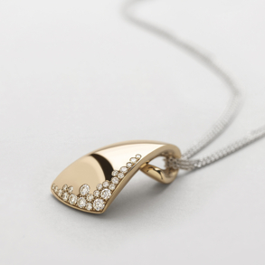 pink gold and diamonds necklace