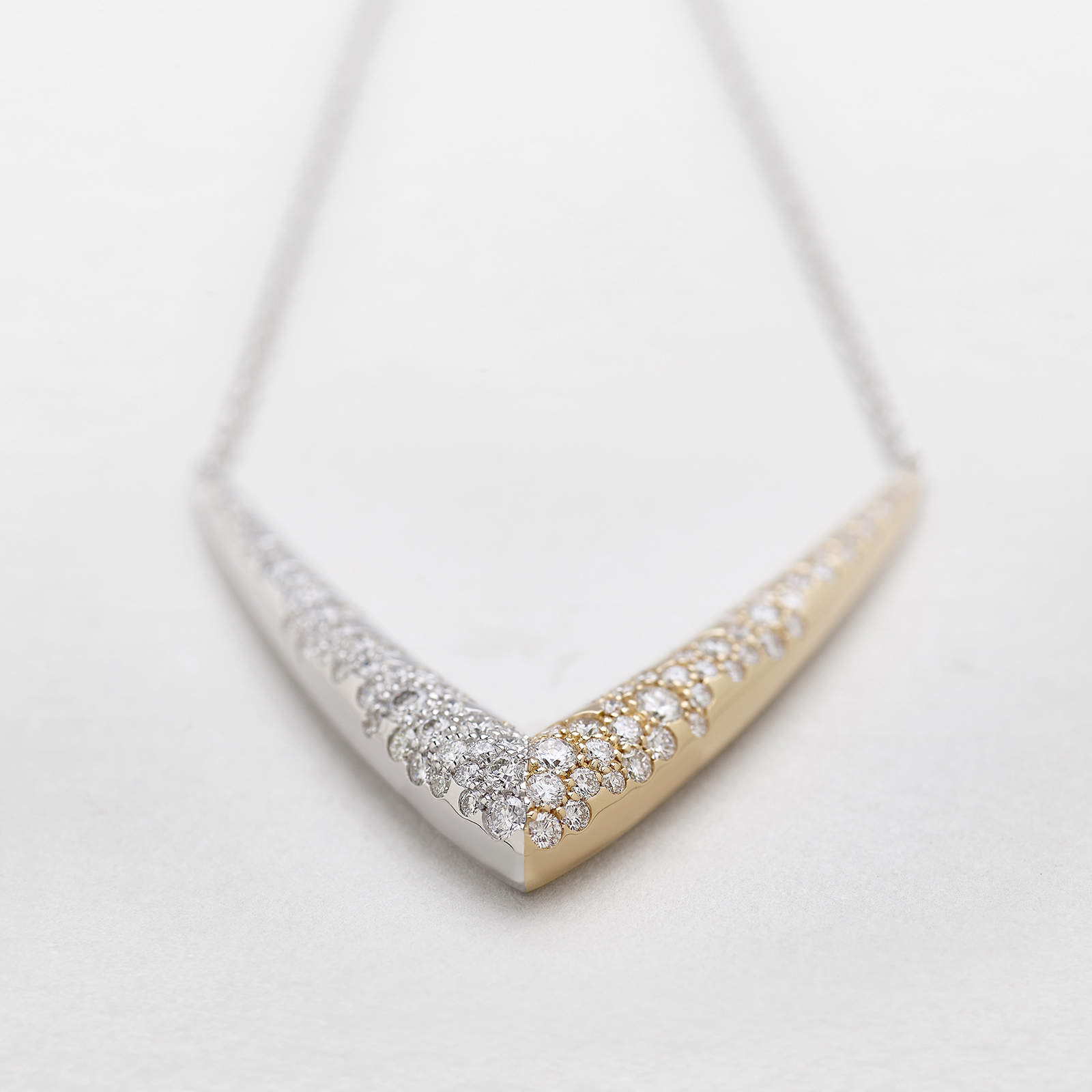 girocollo in oro rosa, bianco e diamanti