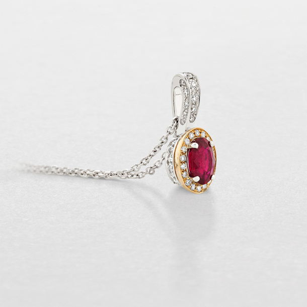 girocollo in oro bianco, rosa, diamanti e rubino