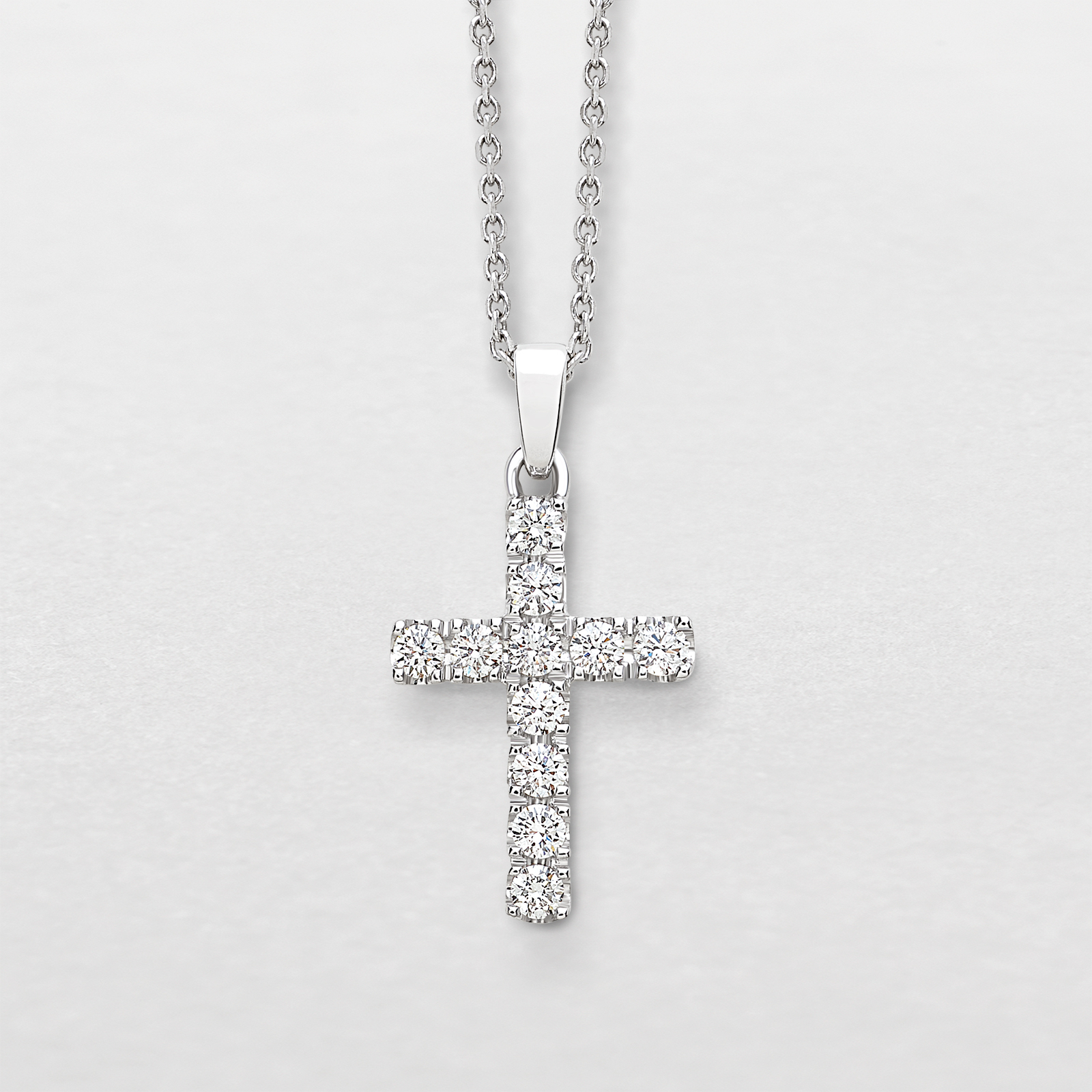 white gold and diamonds necklace