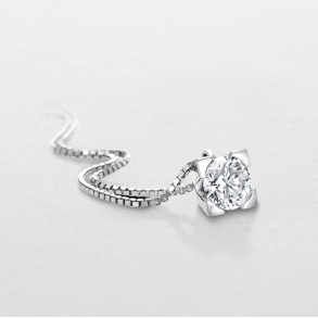 white gold and diamonds necklace