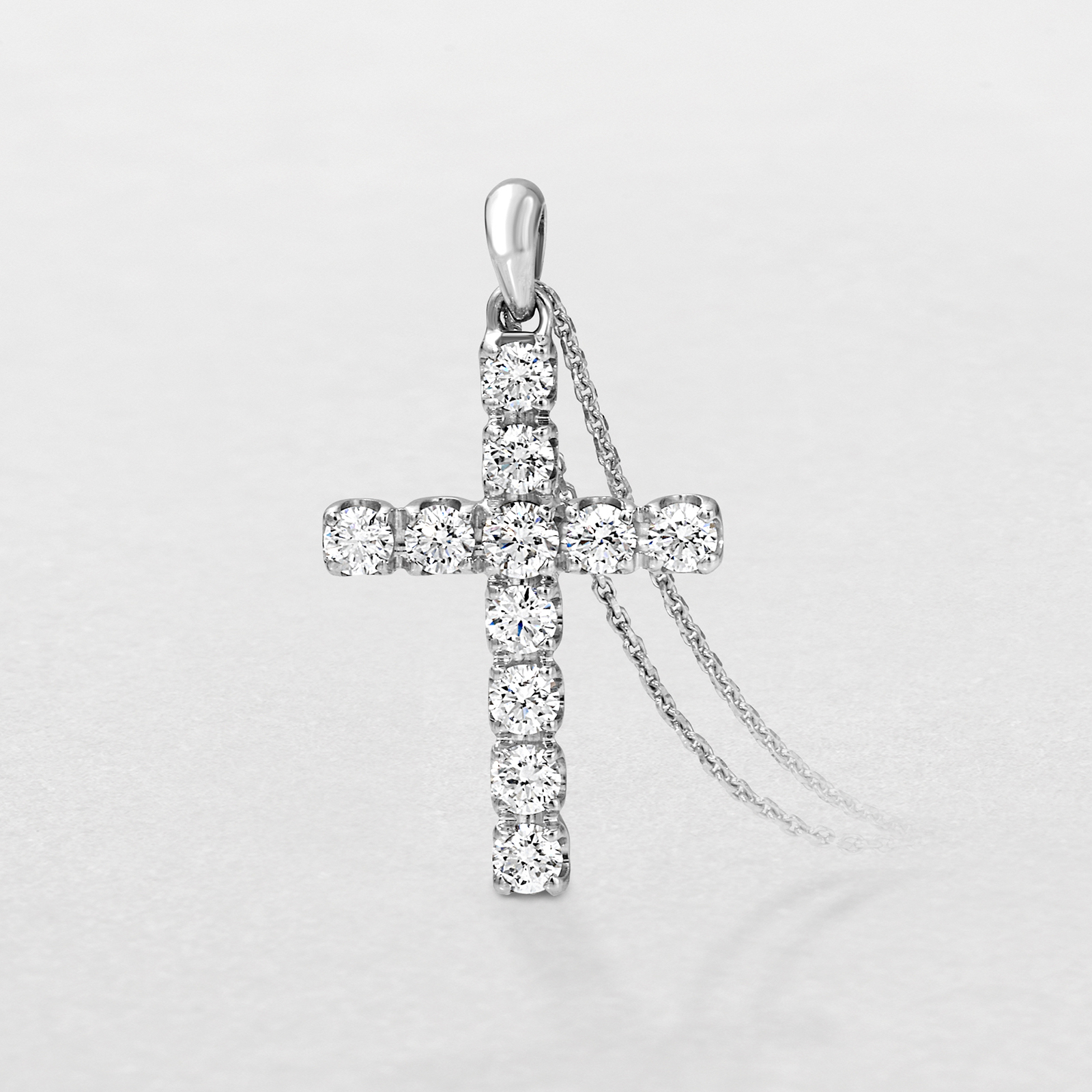 white gold and diamonds necklace