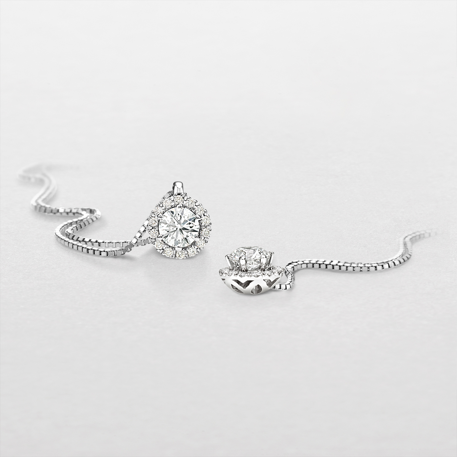 white gold and diamonds necklace