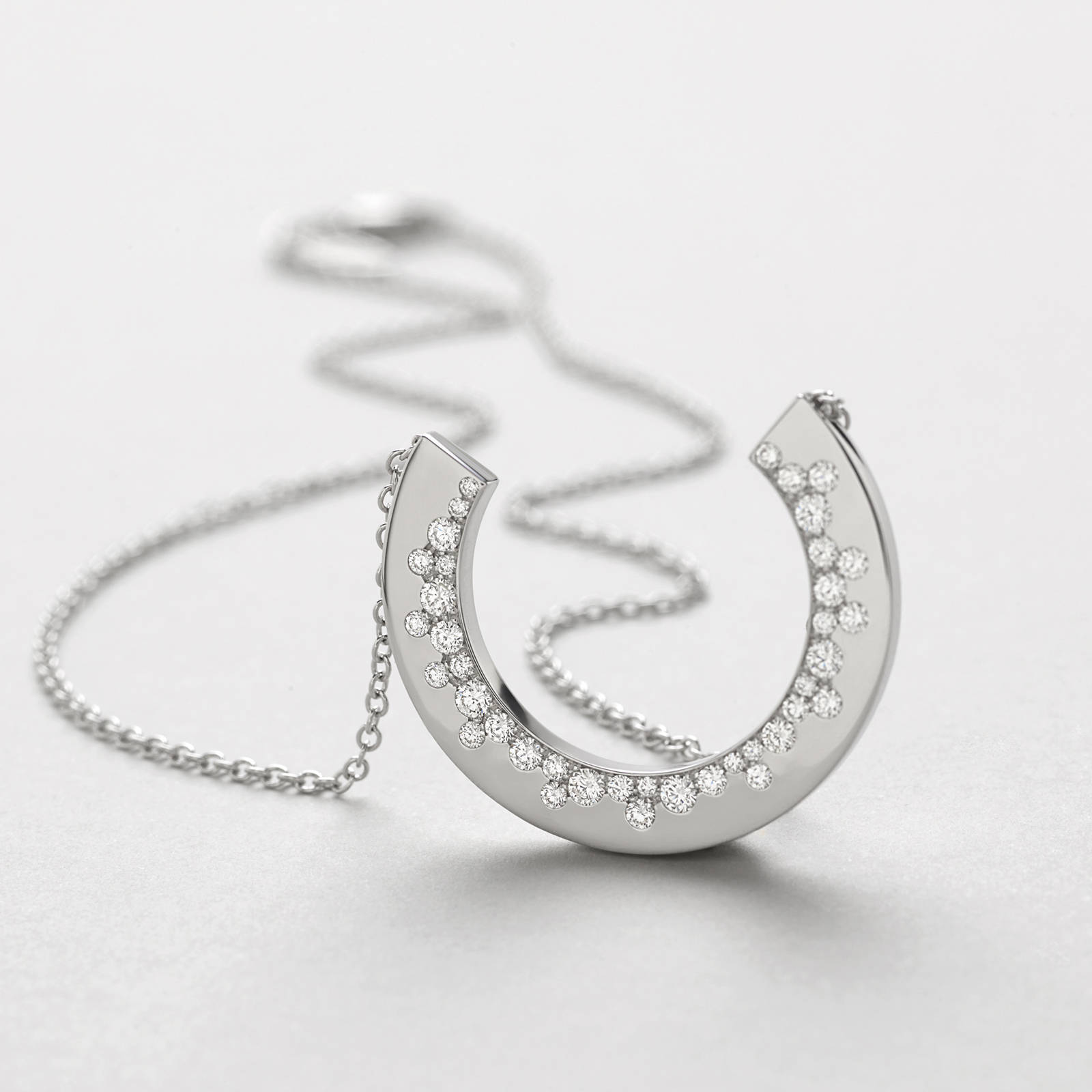 girocollo in oro bianco e diamanti