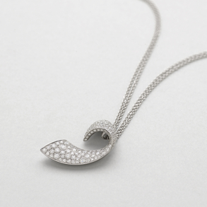 white gold and diamonds necklace