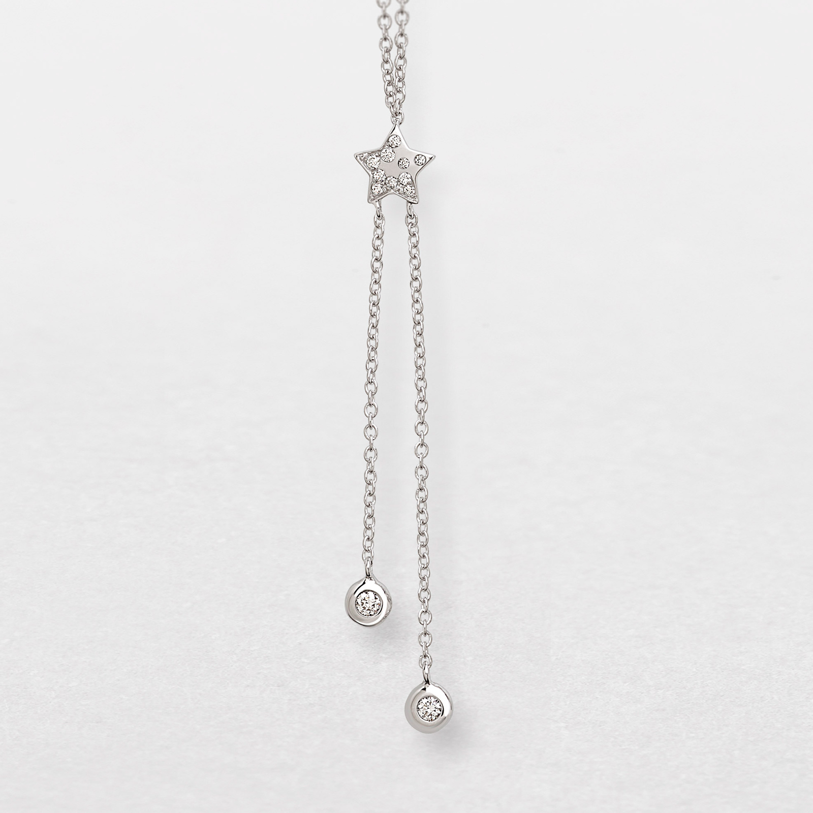 white gold and diamonds necklace