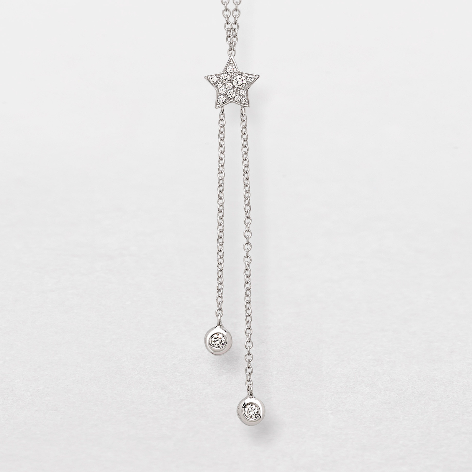 white gold and diamonds necklace
