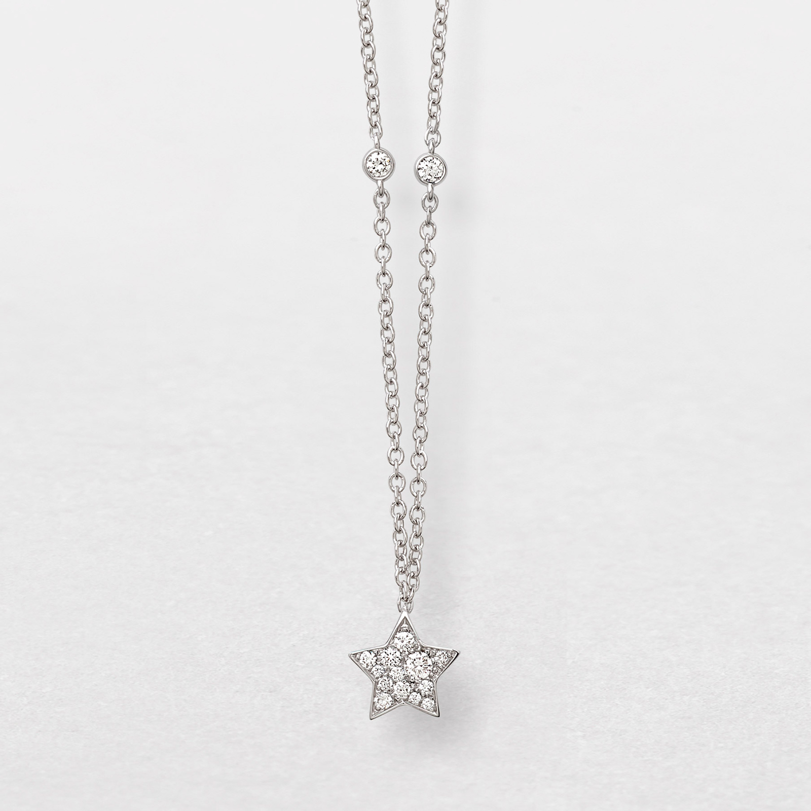 white gold and diamonds necklace