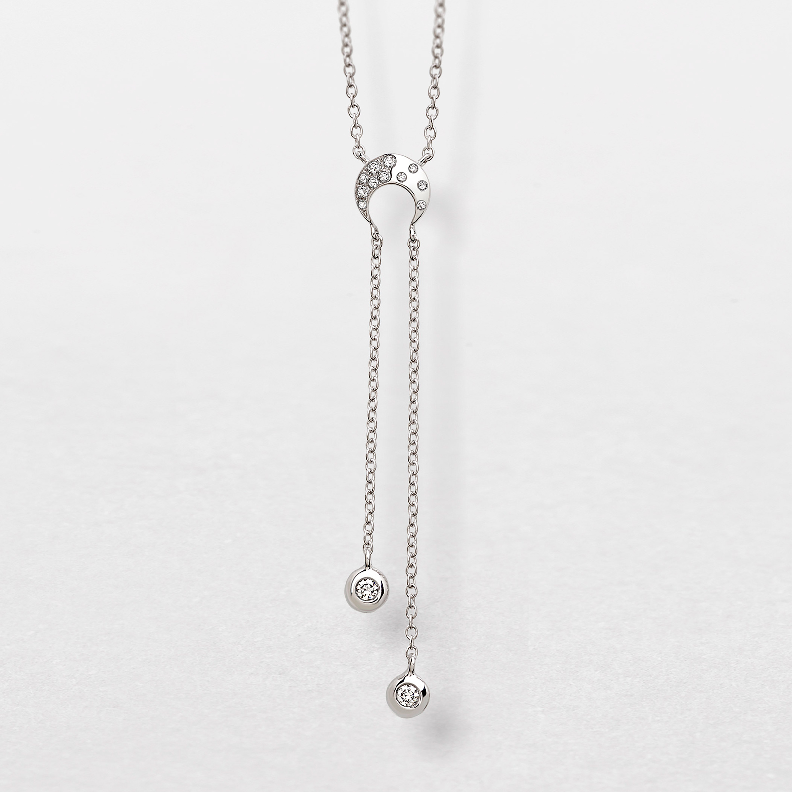 white gold and diamonds necklace