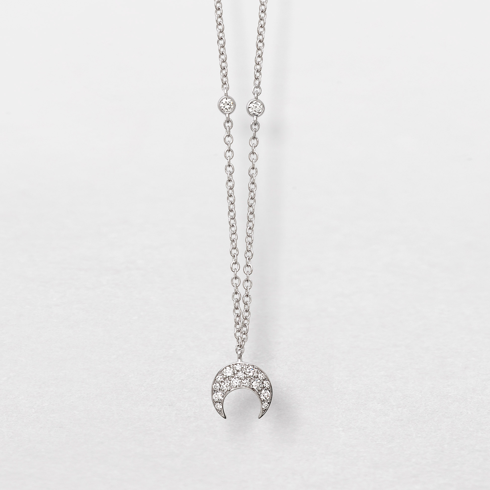 white gold and diamonds necklace