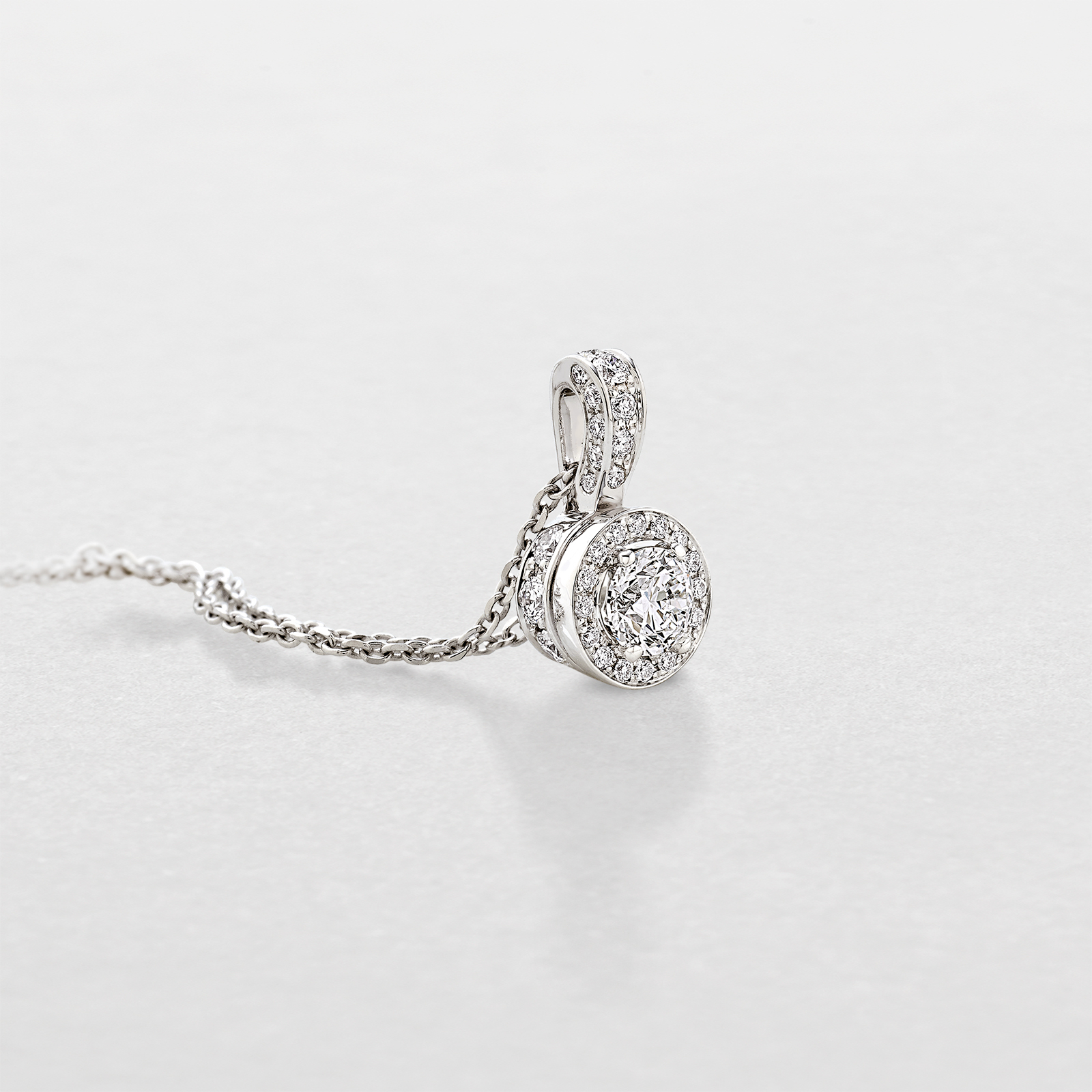 white gold and diamonds necklace