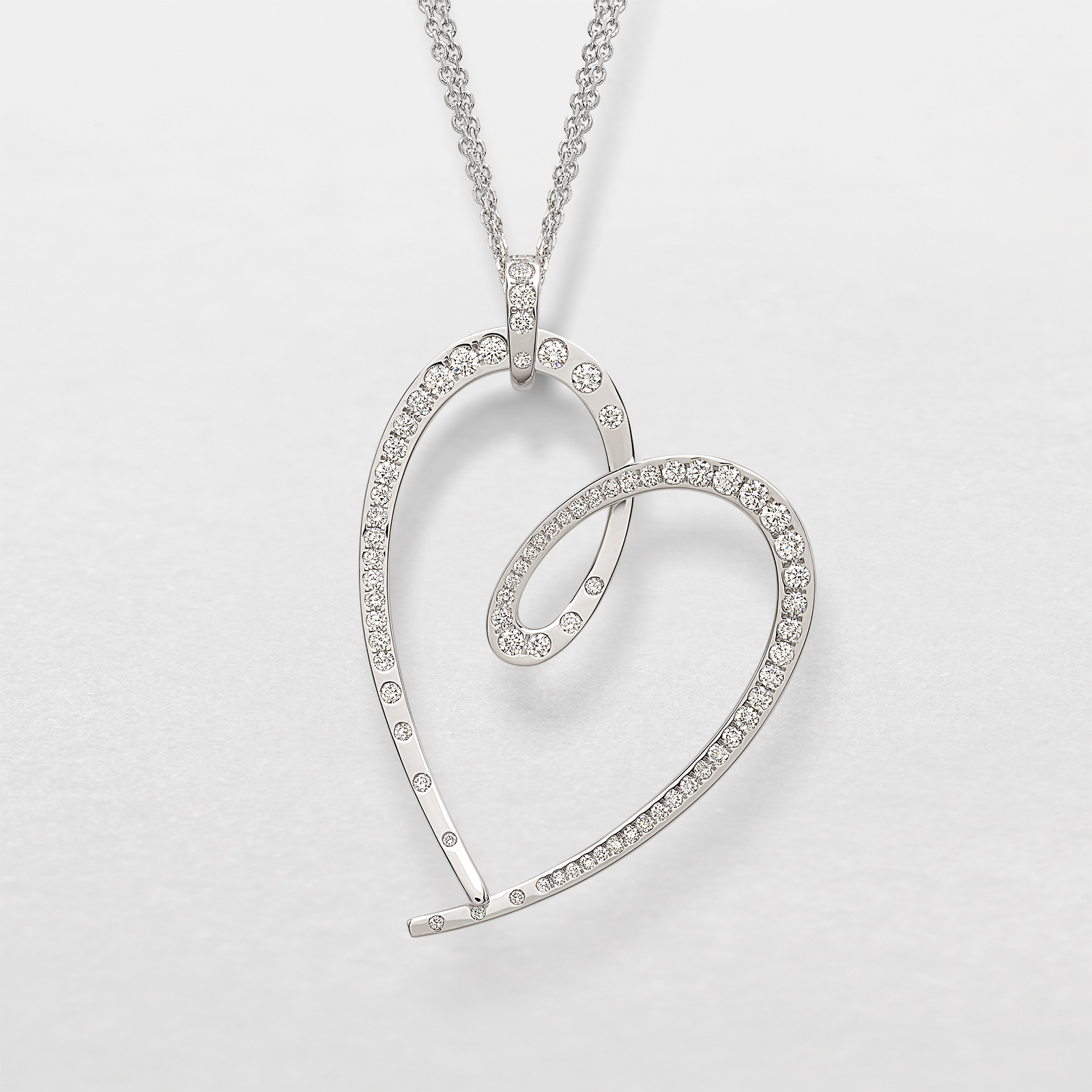 white gold and diamonds necklace