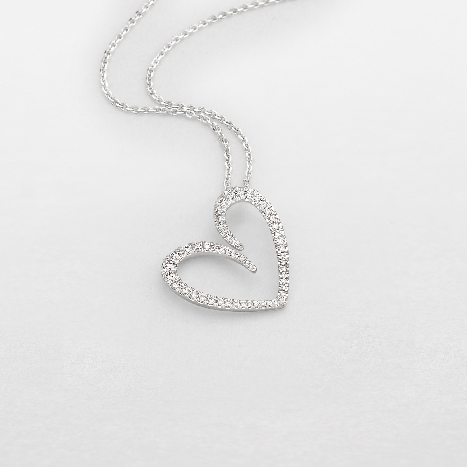 white gold and diamonds necklace