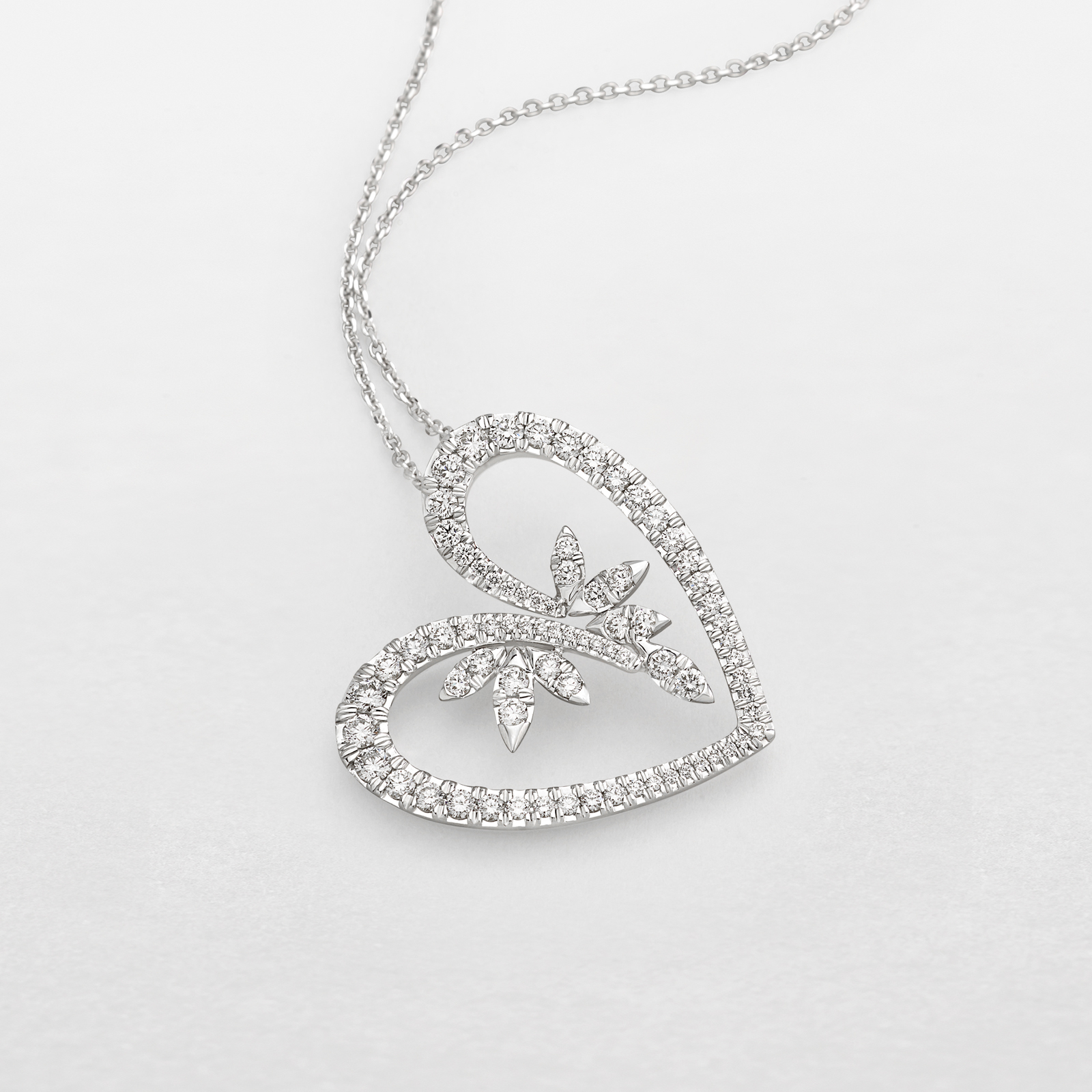 white gold and diamonds necklace