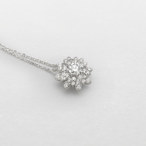 white gold and diamonds necklace