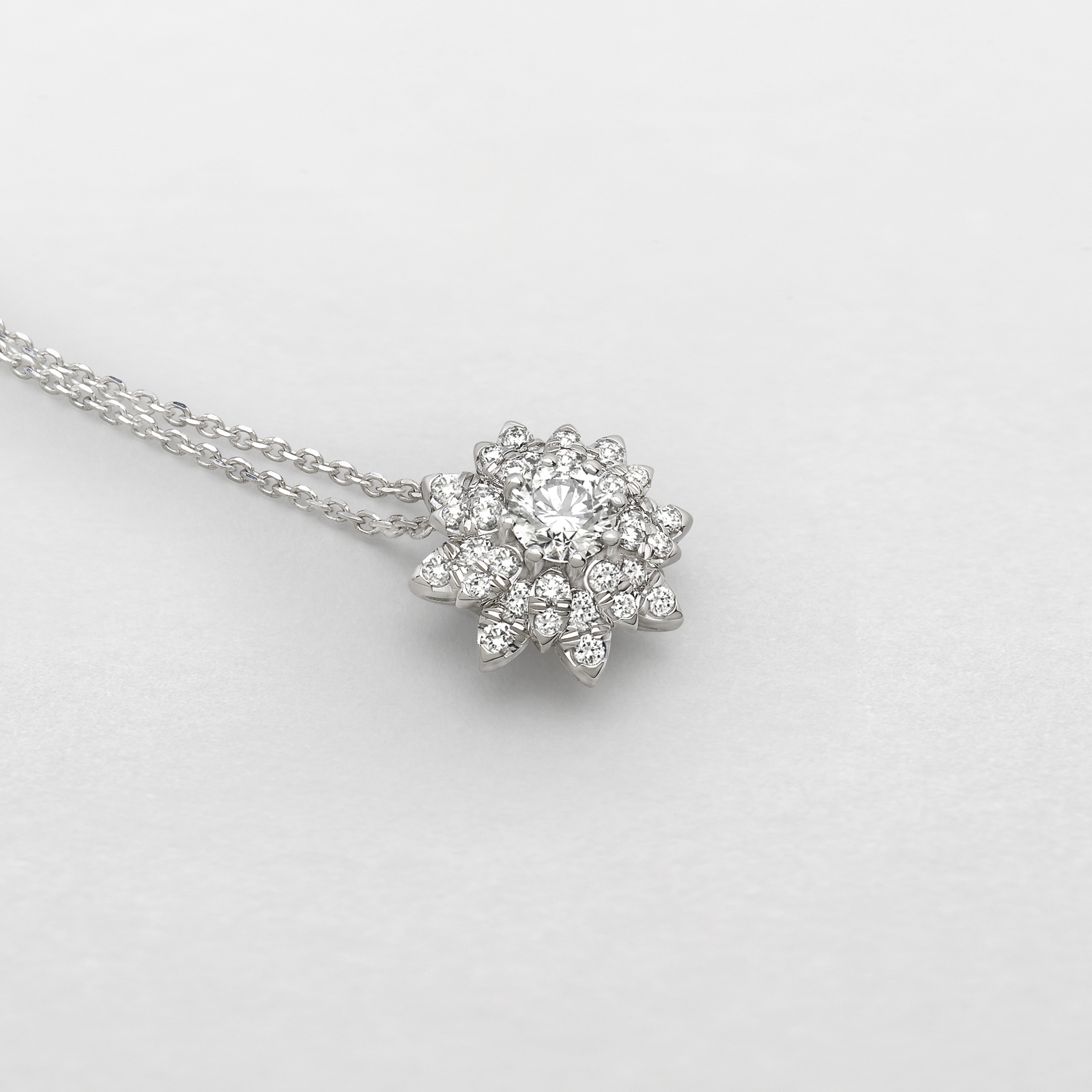 white gold and diamonds necklace