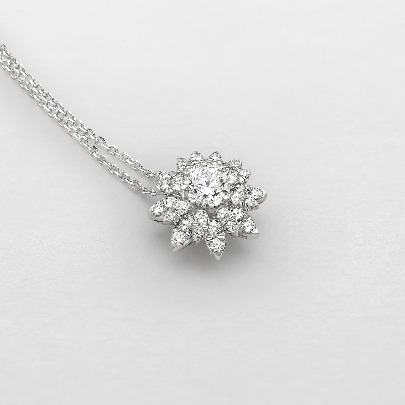 white gold and diamonds necklace