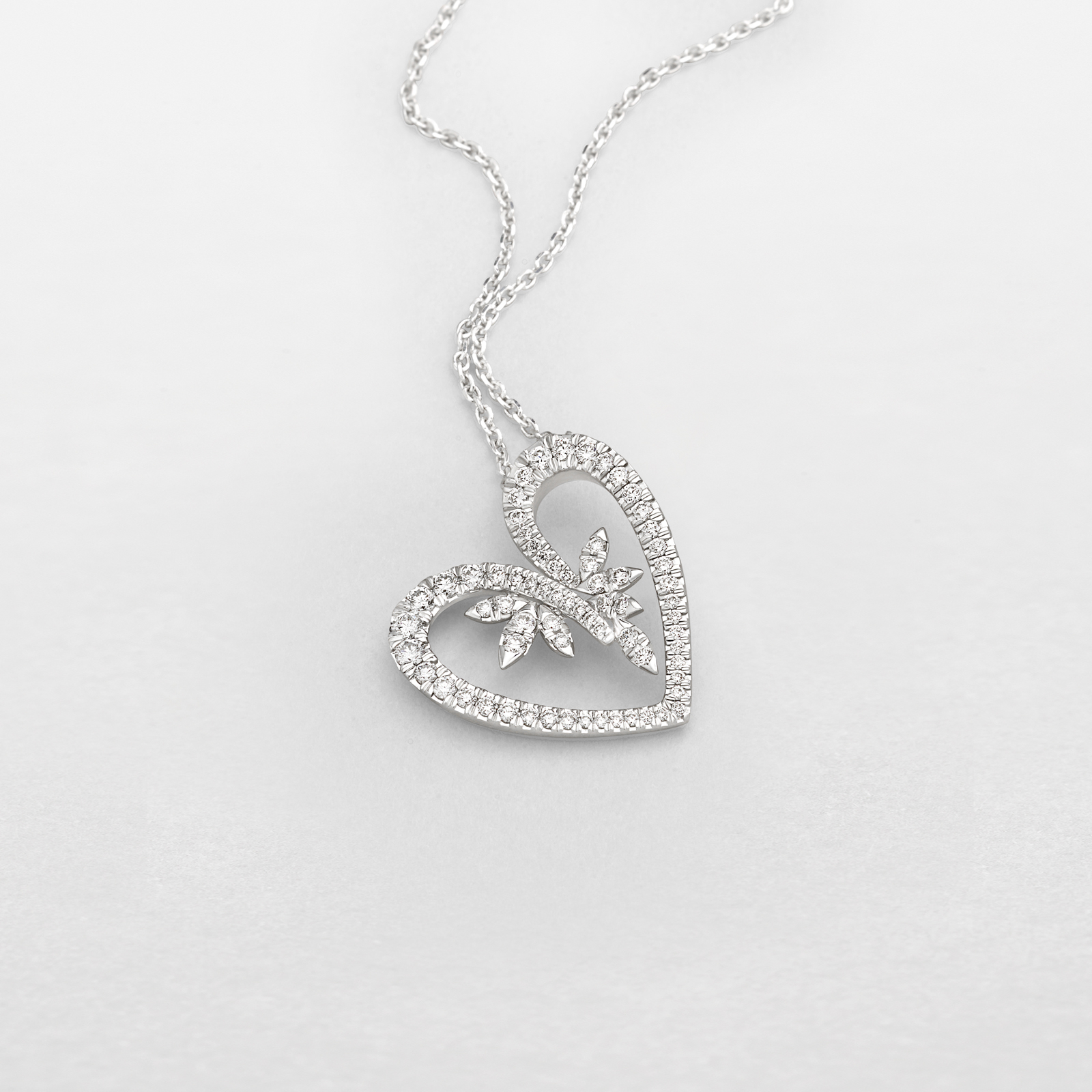 white gold and diamonds necklace