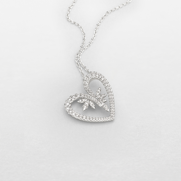 white gold and diamonds necklace