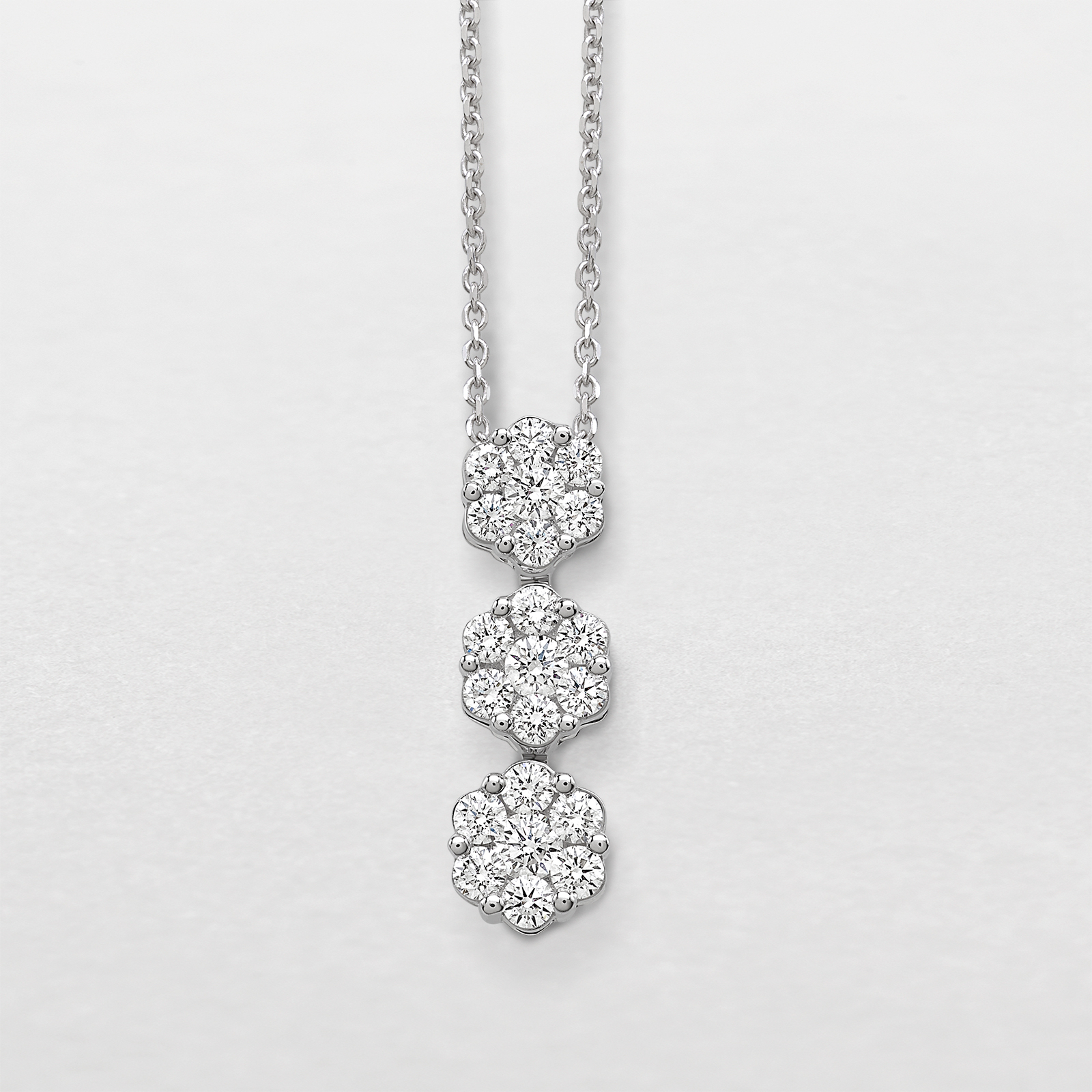 white gold and diamonds necklace