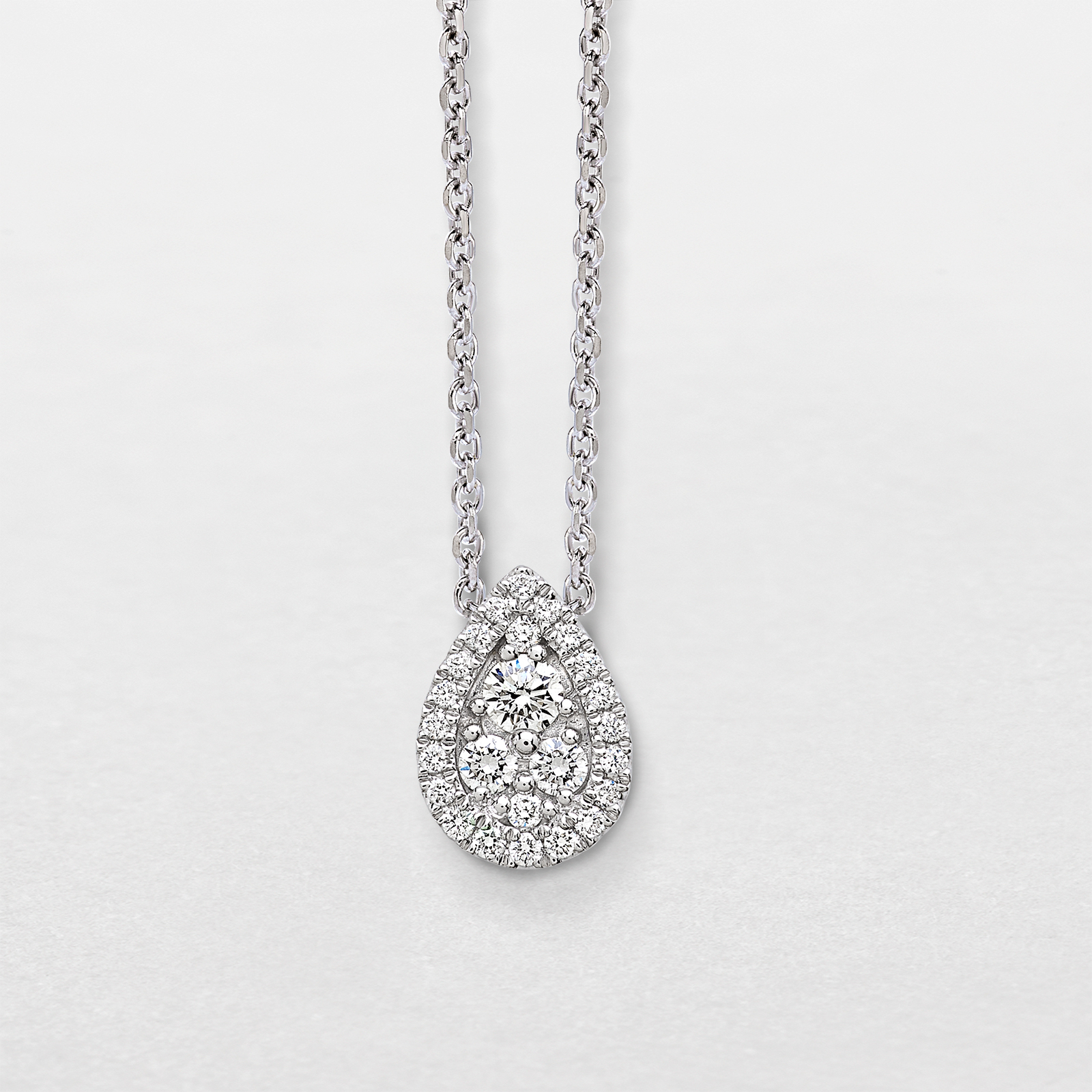 white gold and diamonds necklace