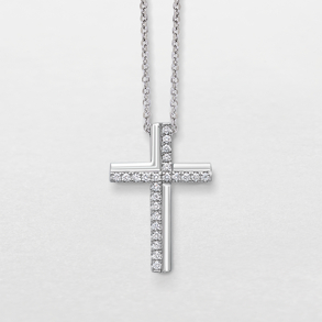 white gold and diamonds necklace