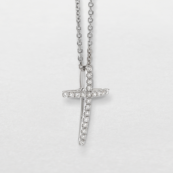 white gold and diamonds necklace