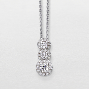 white gold and diamonds necklace