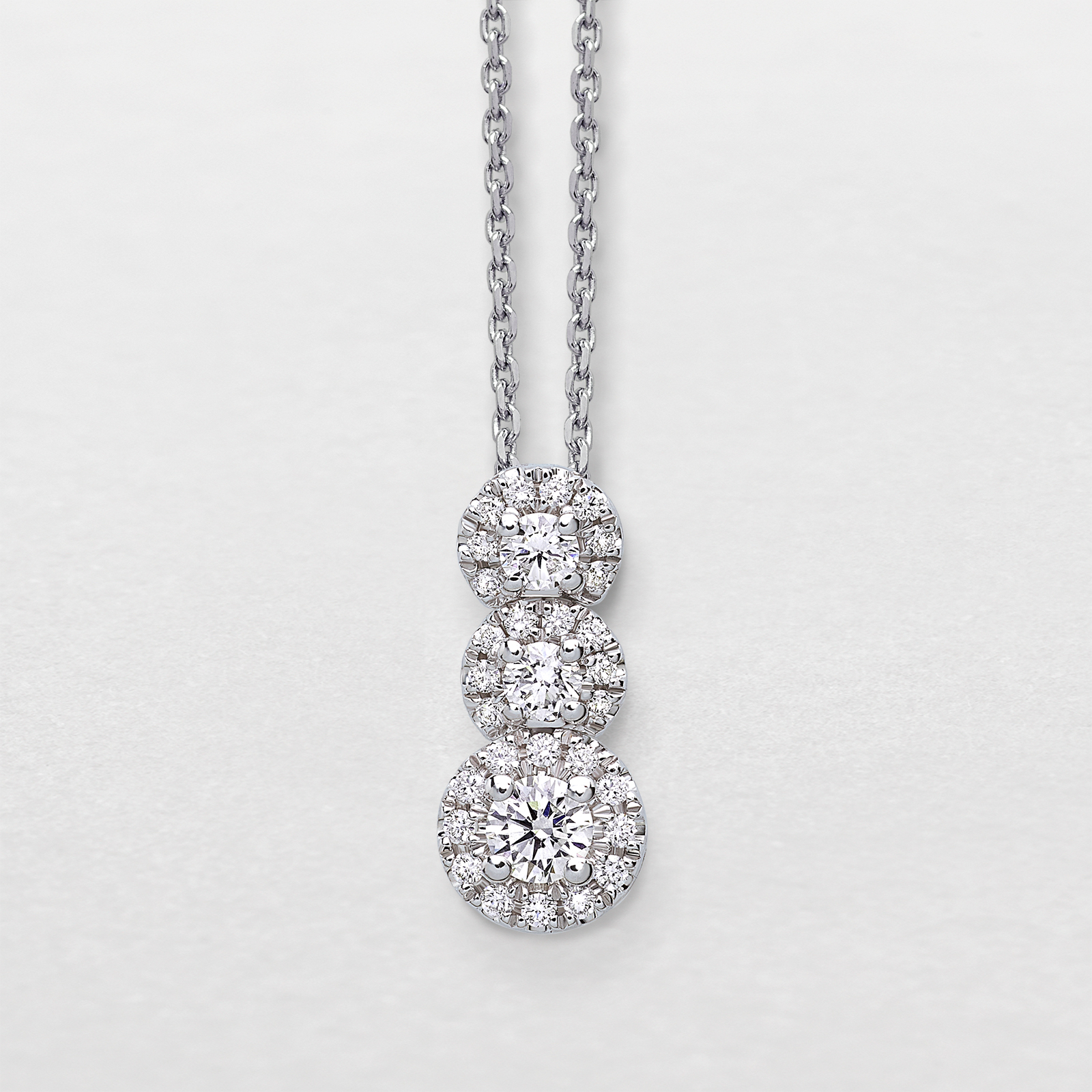 white gold and diamonds necklace