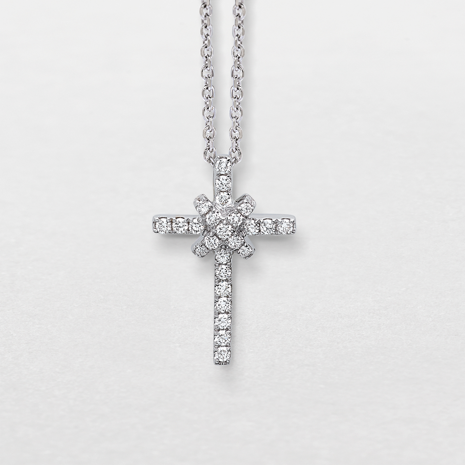 white gold and diamonds necklace