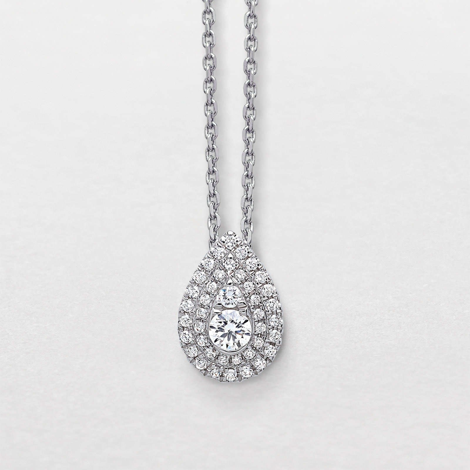 white gold and diamonds necklace