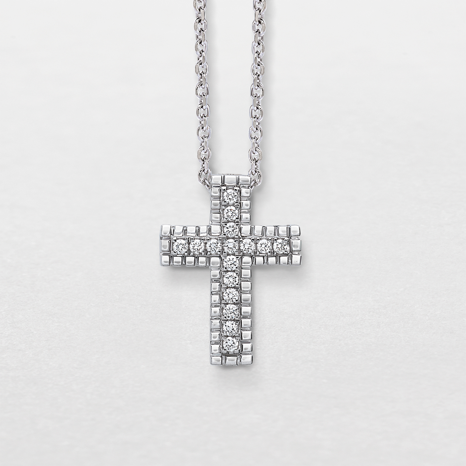 white gold and diamonds necklace