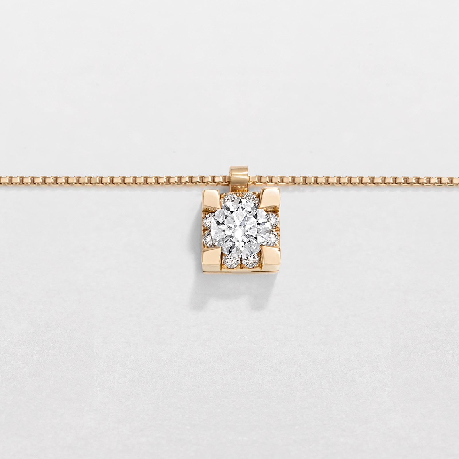 rose  gold and diamonds necklace