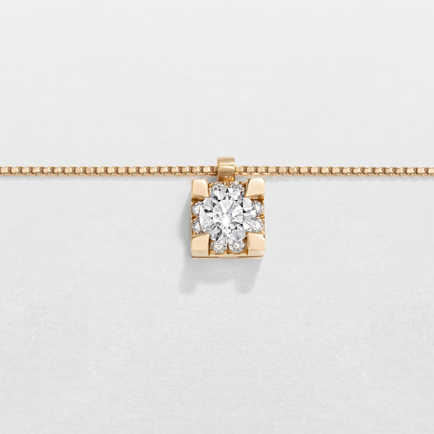 rose  gold and diamonds necklace